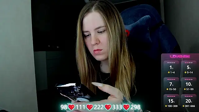 Olivia Munk online show from March 18, 2026, 3:53 am