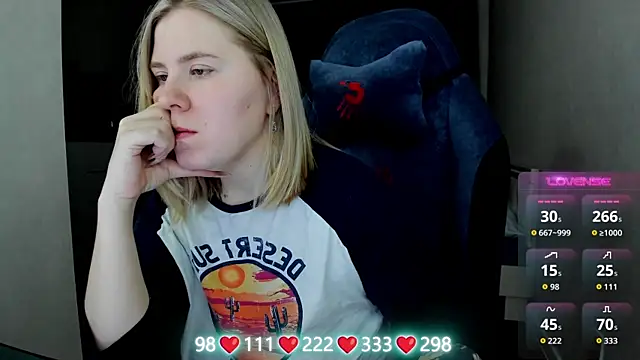 Olivia Munk online show from March 25, 2026, 3:56 am