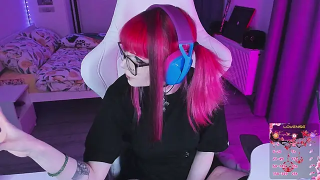 Yumi Youkai online show from December 17, 2025, 10:38 pm