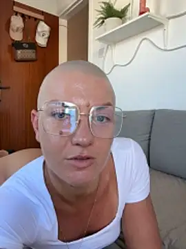 PaulinaSchubert1 online show from October 27, 2025, 1:15 pm