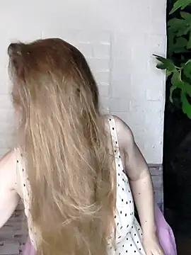 Snapshot of SexyMichellexo chatting on June 10, 2026, 9:14 pm SexyMichellexo online show from June 10, 2026, 9:14 pm