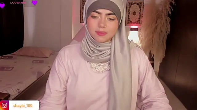 shayla 18 online show from February 23, 2026, 8:39 pm