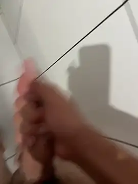 Snapshot of aleatorio995 chatting on December 18, 2025, 11:00 pm aleatorio995 online show from December 18, 2025, 11:00 pm