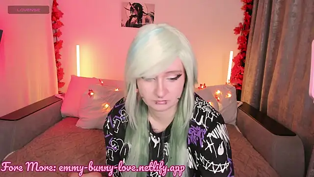 EmmyBunny online show from September 13, 2025, 3:34 pm