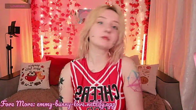 EmmyBunny online show from September 20, 2025, 4:19 pm