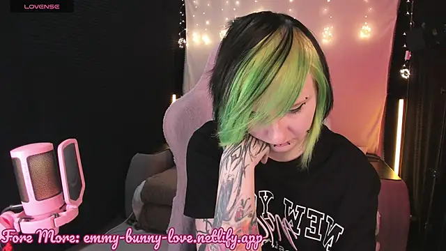 EmmyBunny online show from October 26, 2025, 2:45 pm