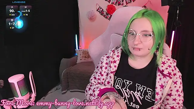 EmmyBunny online show from November 5, 2025, 3:12 pm