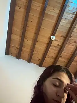 Alicia Ruiz online show from December 11, 2024, 1:39 pm