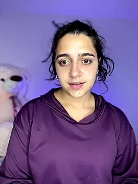 Alicia Ruiz online show from November 5, 2025, 1:05 am