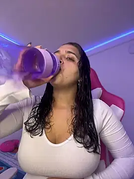 Snapshot of Alicia_Ruiz chatting on February 19, 2026, 6:04 pm Alicia Ruiz online show from February 19, 2026, 6:04 pm