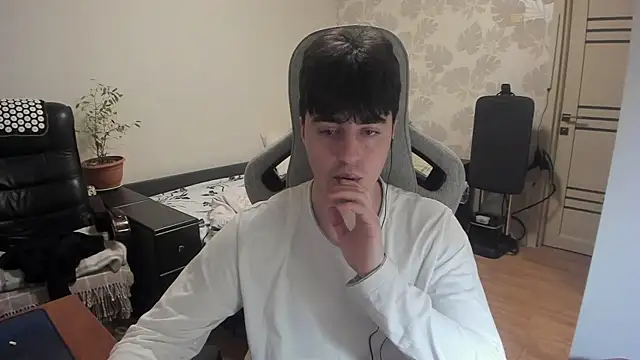 Knuckles17 online show from December 14, 2025, 6:08 am