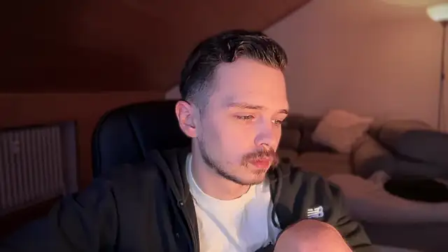 Snapshot of naked_psy chatting on February 7, 2025, 4:06 am naked psy online show from February 7, 2025, 4:06 am