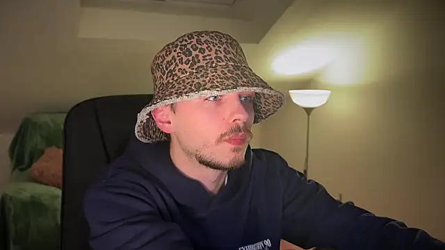 Snapshot of naked_psy chatting on March 10, 2025, 7:29 pm naked psy online show from March 10, 2025, 7:29 pm