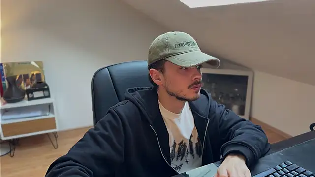 Snapshot of naked_psy chatting on November 4, 2025, 1:21 pm naked psy online show from November 4, 2025, 1:21 pm