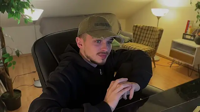 Snapshot of naked_psy chatting on November 22, 2025, 12:31 am naked psy online show from November 22, 2025, 12:31 am