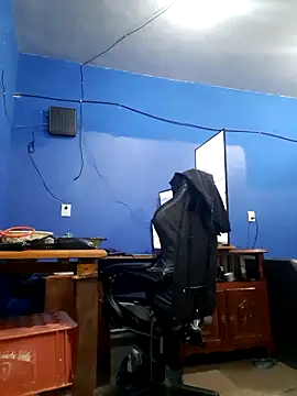 Snapshot of ElmaCannon chatting on November 12, 2025, 5:35 pm ElmaCannon online show from November 12, 2025, 5:35 pm