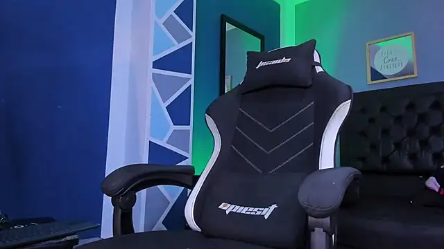 alex oficial online show from February 19, 2026, 5:36 am