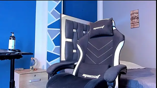 Snapshot of alex_oficial chatting on July 9, 2026, 4:49 am alex oficial online show from July 9, 2026, 4:49 am