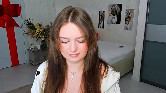 MiracleCurly online show from March 17, 2025, 4:11 pm