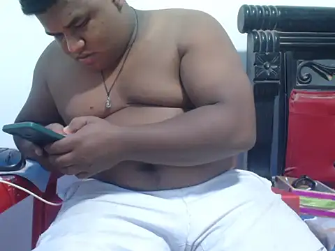 Snapshot of PONSE_LATINO chatting on October 23, 2025, 9:35 pm PONSE LATINO online show from October 23, 2025, 9:35 pm