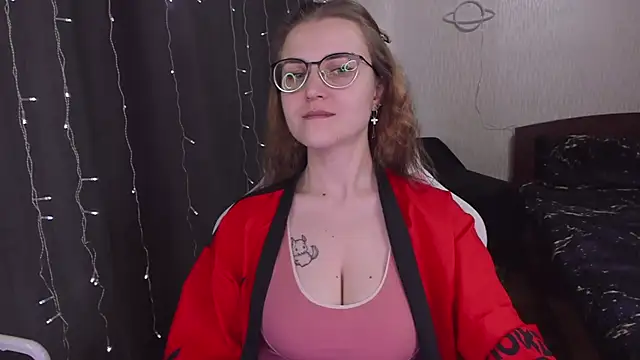 MissBrightShine online show from March 15, 2025, 8:48 am