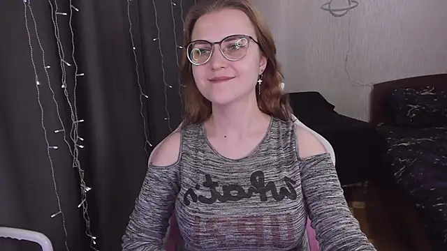 MissBrightShine online show from March 21, 2025, 1:23 pm