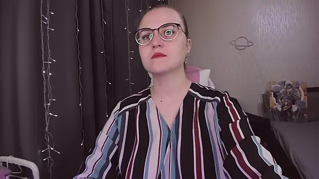 MissBrightShine online show from November 19, 2025, 10:26 am