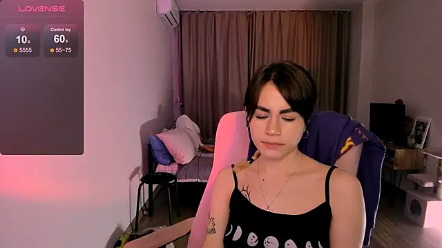 Snapshot of _selectrra chatting on February 5, 2025, 4:14 pm selectrra online show from February 5, 2025, 4:14 pm