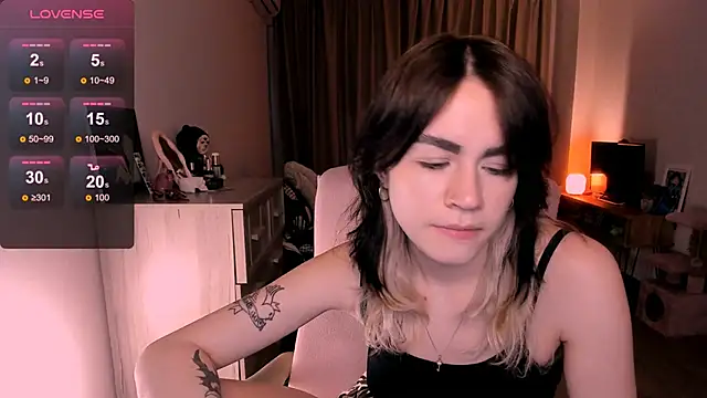 Snapshot of _selectrra chatting on March 10, 2025, 2:48 pm selectrra online show from March 10, 2025, 2:48 pm