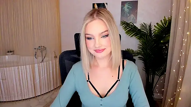 FloweryLove 1 online show from March 4, 2025, 10:49 pm