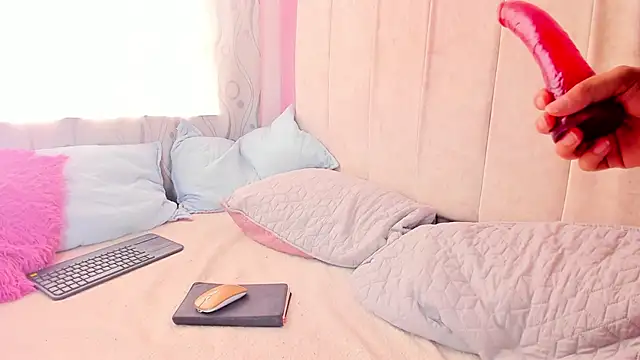 Snapshot of Satuurn_ chatting on February 7, 2025, 6:56 pm Satuurn online show from February 7, 2025, 6:56 pm