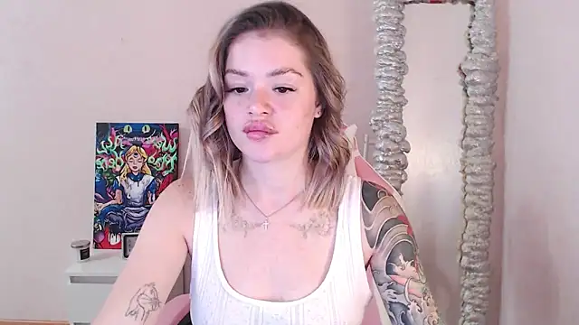 miaacatt online show from September 13, 2025, 5:29 am