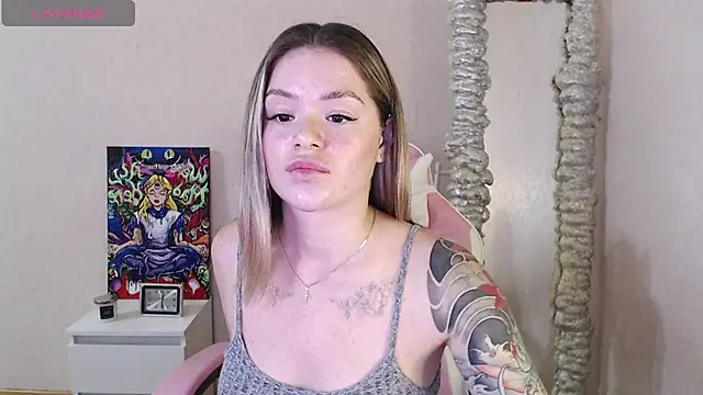 miaacatt online show from October 21, 2025, 11:22 am