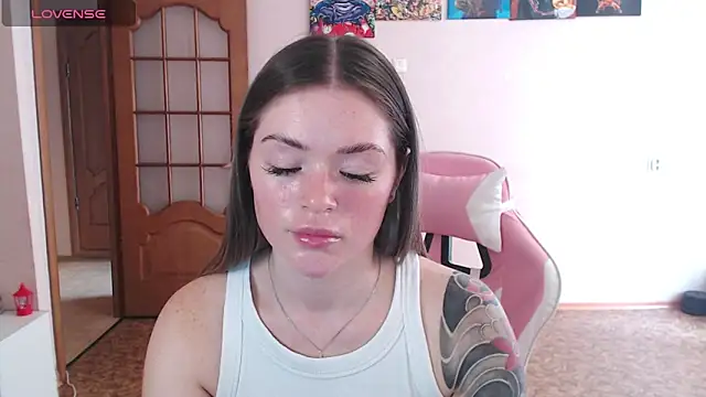 miaacatt online show from April 18, 2026, 7:12 am