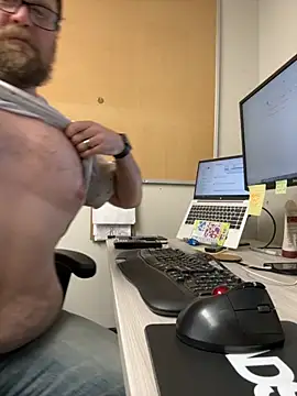 Bigbi6foot5 online show from November 5, 2025, 7:47 pm