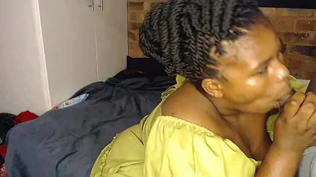 Snapshot of Pweedy-Baddie chatting on October 6, 2025, 11:13 pm Pweedy-Baddie online show from October 6, 2025, 11:13 pm
