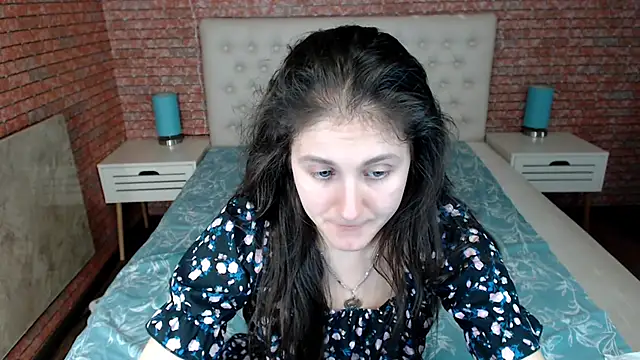 Holliy Cooper online show from March 18, 2025, 10:46 am