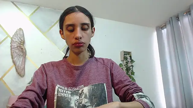 RoxanaCyrano  online show from November 26, 2025, 7:48 pm