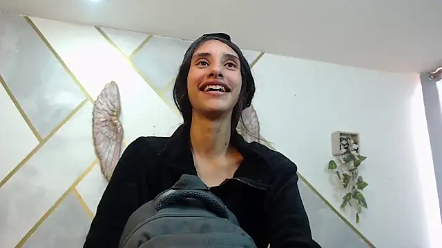 RoxanaCyrano  online show from January 7, 2026, 7:49 pm