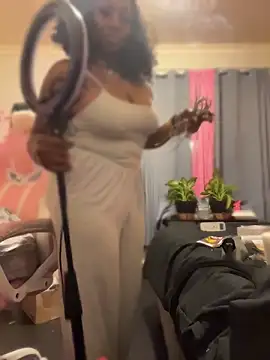 immona online show from June 4, 2026, 3:01 am