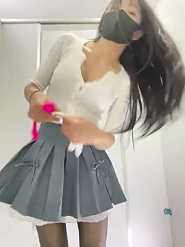 Asia-Lynn online show from May 10, 2026, 1:27 pm