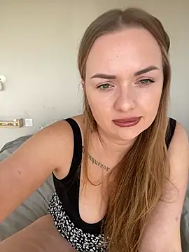 Snapshot of ElenaRebelle chatting on January 9, 2025, 9:06 am ElenaRebelle online show from January 9, 2025, 9:06 am