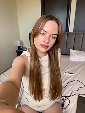 Snapshot of ElenaRebelle chatting on February 20, 2026, 9:32 am ElenaRebelle online show from February 20, 2026, 9:32 am