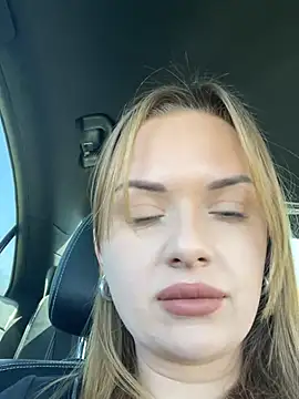 Snapshot of ElenaRebelle chatting on February 26, 2026, 11:42 am ElenaRebelle online show from February 26, 2026, 11:42 am