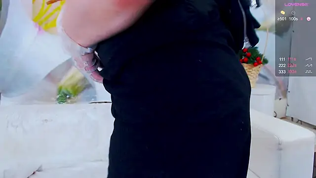 Lilly Diaz online show from March 27, 2026, 3:23 am