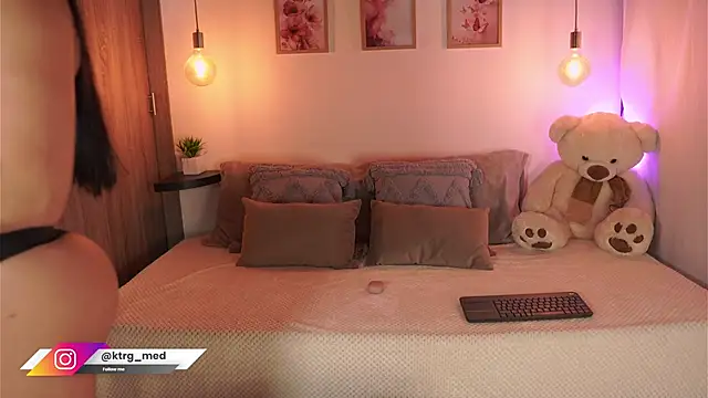 amelie gonzalez online show from October 3, 2025, 8:50 pm