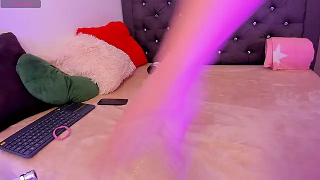 AlissonnFoxx online show from December 15, 2025, 9:52 pm