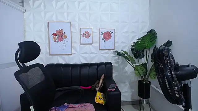 Valentinaa mature online show from February 27, 2025, 9:47 pm