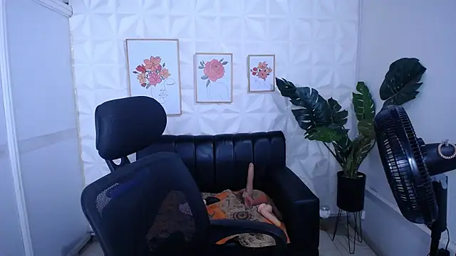 Snapshot of Valentinaa_mature chatting on February 26, 2026, 9:30 am Valentinaa mature online show from February 26, 2026, 9:30 am