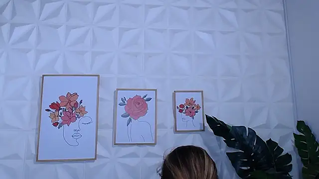 Snapshot of Valentinaa_mature chatting on March 2, 2026, 8:37 pm Valentinaa mature online show from March 2, 2026, 8:37 pm